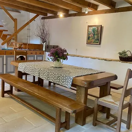 Semesterbostad Geraeumiges Mit Charme In Der Dordogne By Interhome